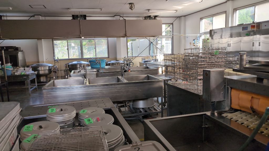 旧厚保学校給食共同調理場内観