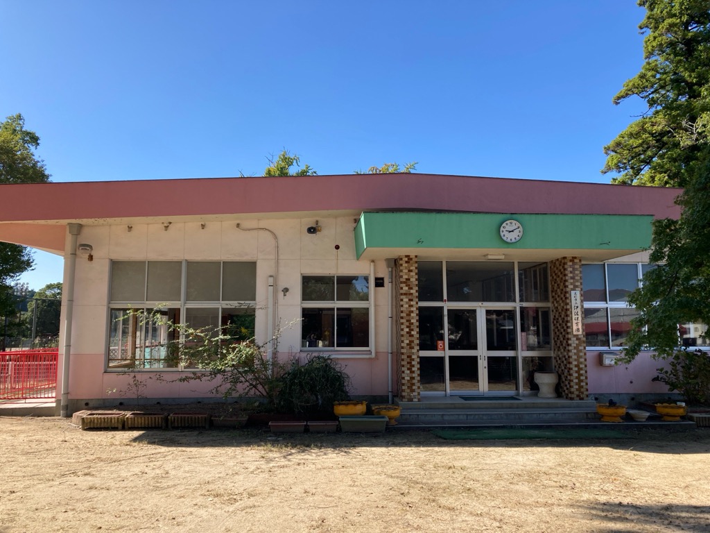 旧伊佐保育園内観