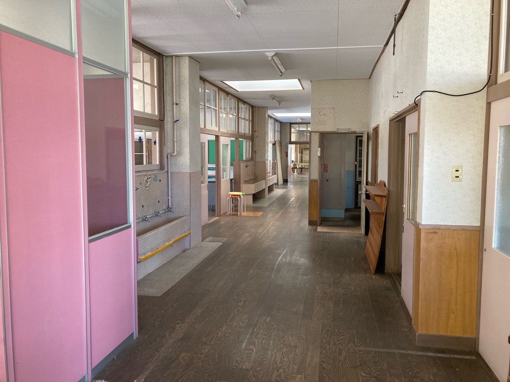 旧伊佐保育園内観