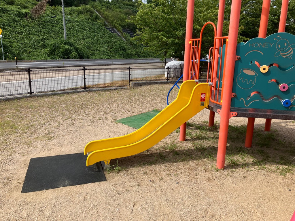 美祢さくら公園のすべり台