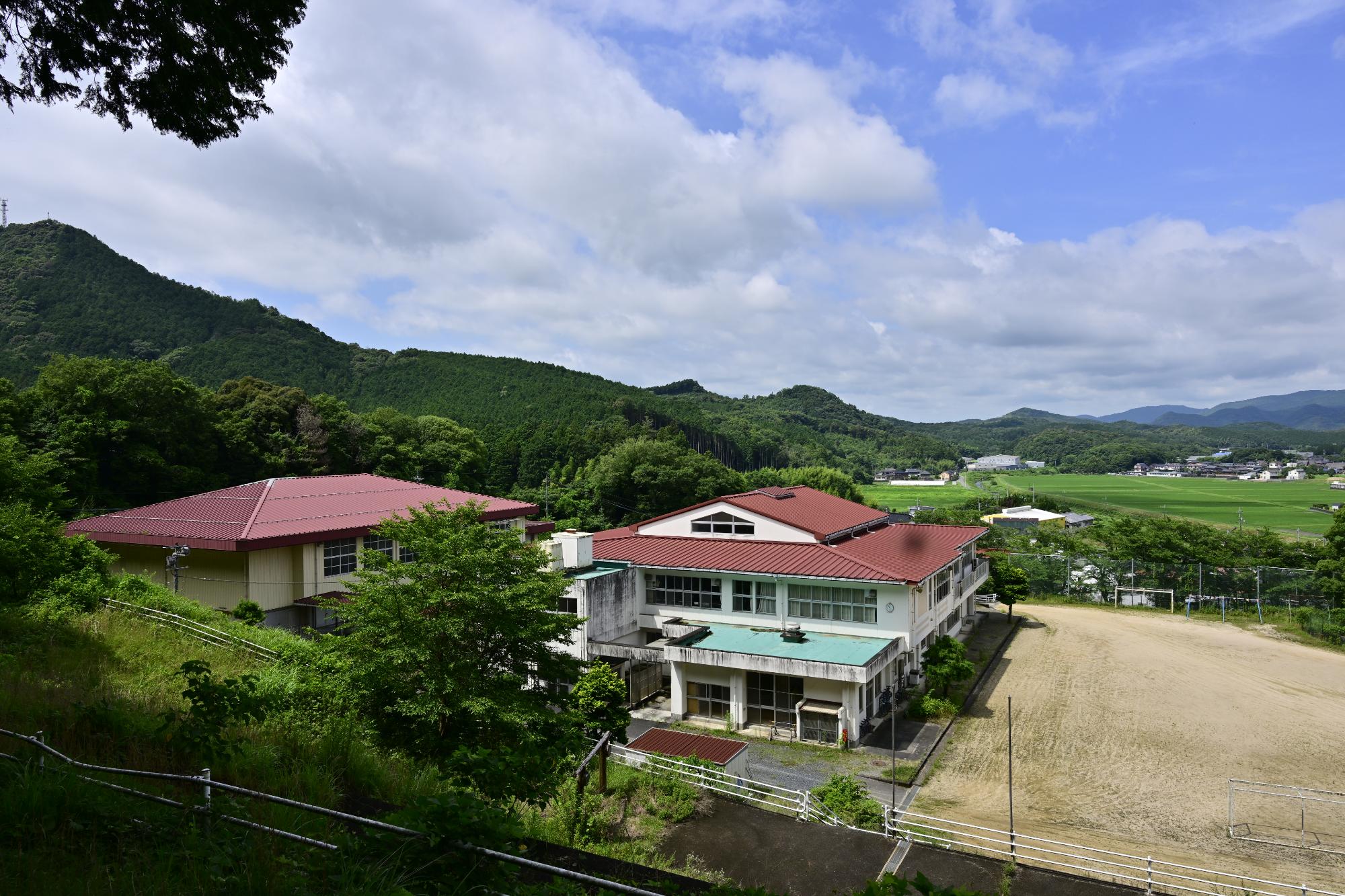旧淳美小学校全景