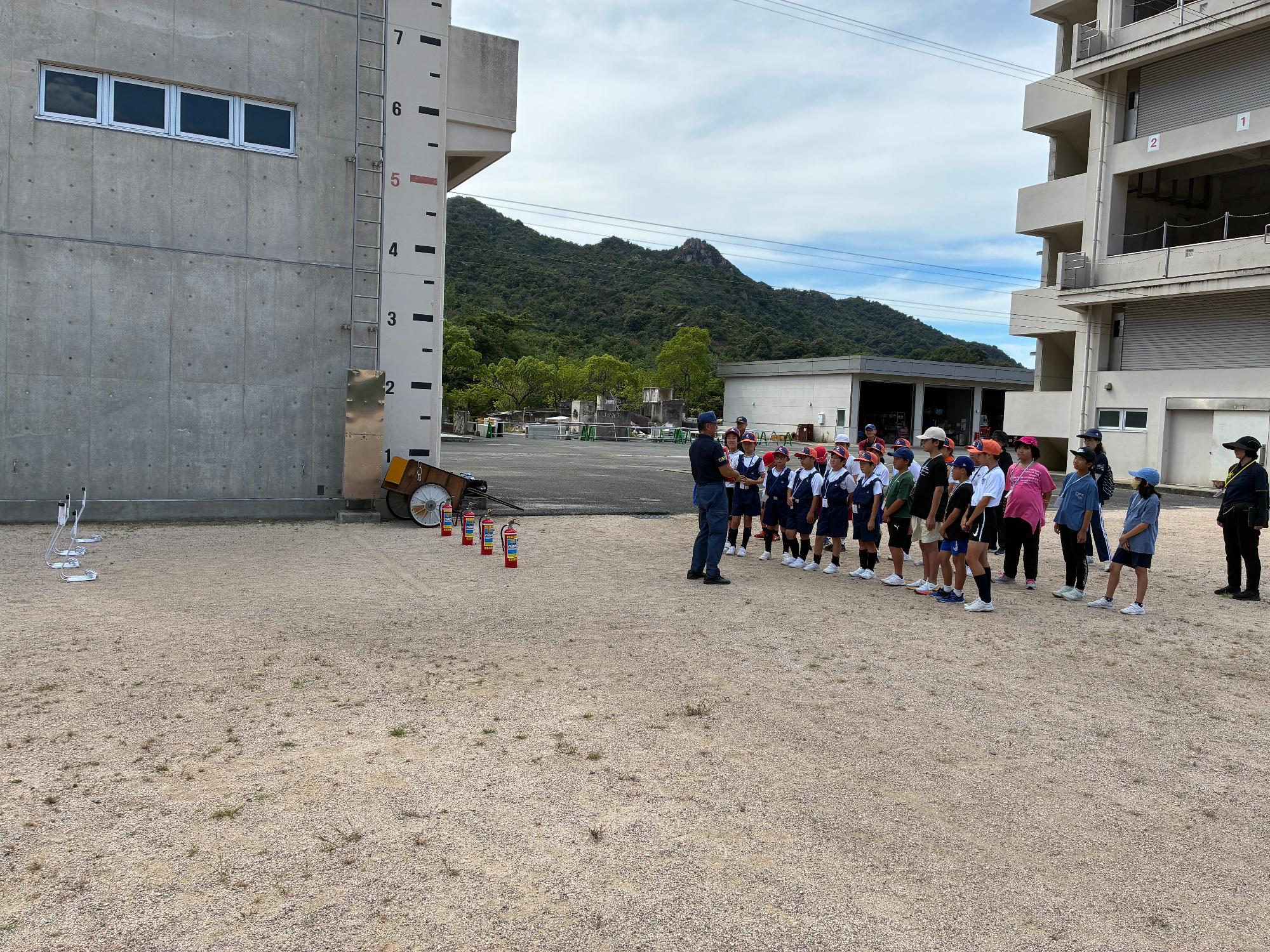 令和8年度少年消防クラブ員夏期研修消火器取扱い