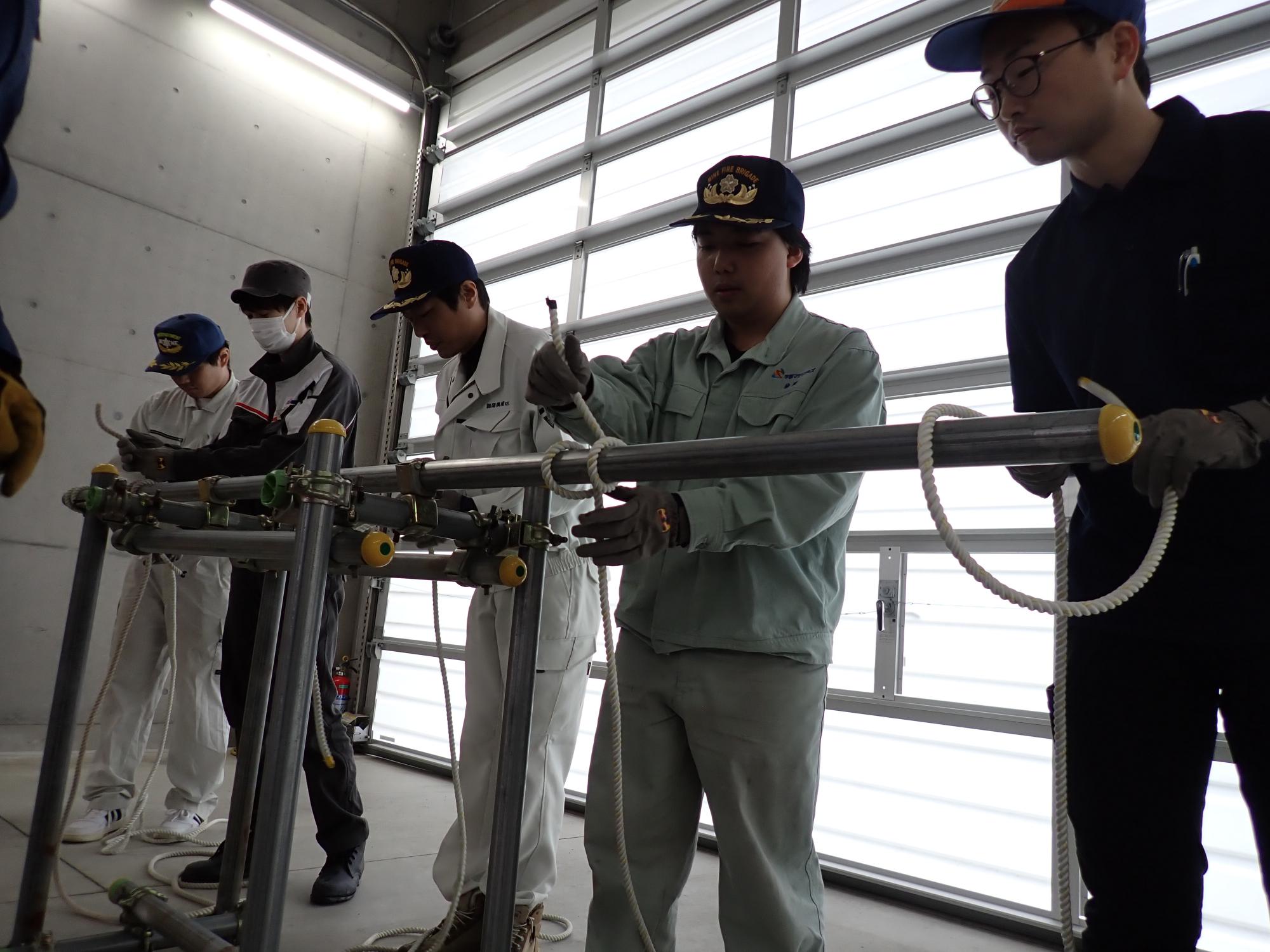 ロープ結索を行う事業所新規採用者
