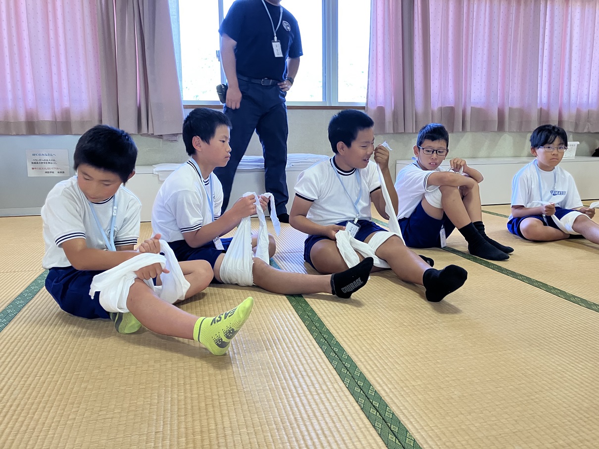 令和7年度少年消防クラブ員夏期研修三角巾法