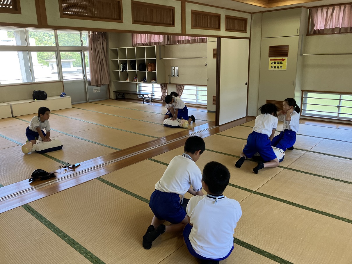 令和7年度少年消防クラブ員夏期研修心肺蘇生法