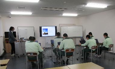 美祢社会復帰促進センターのセンター生による販売戦略科の職業訓練の様子